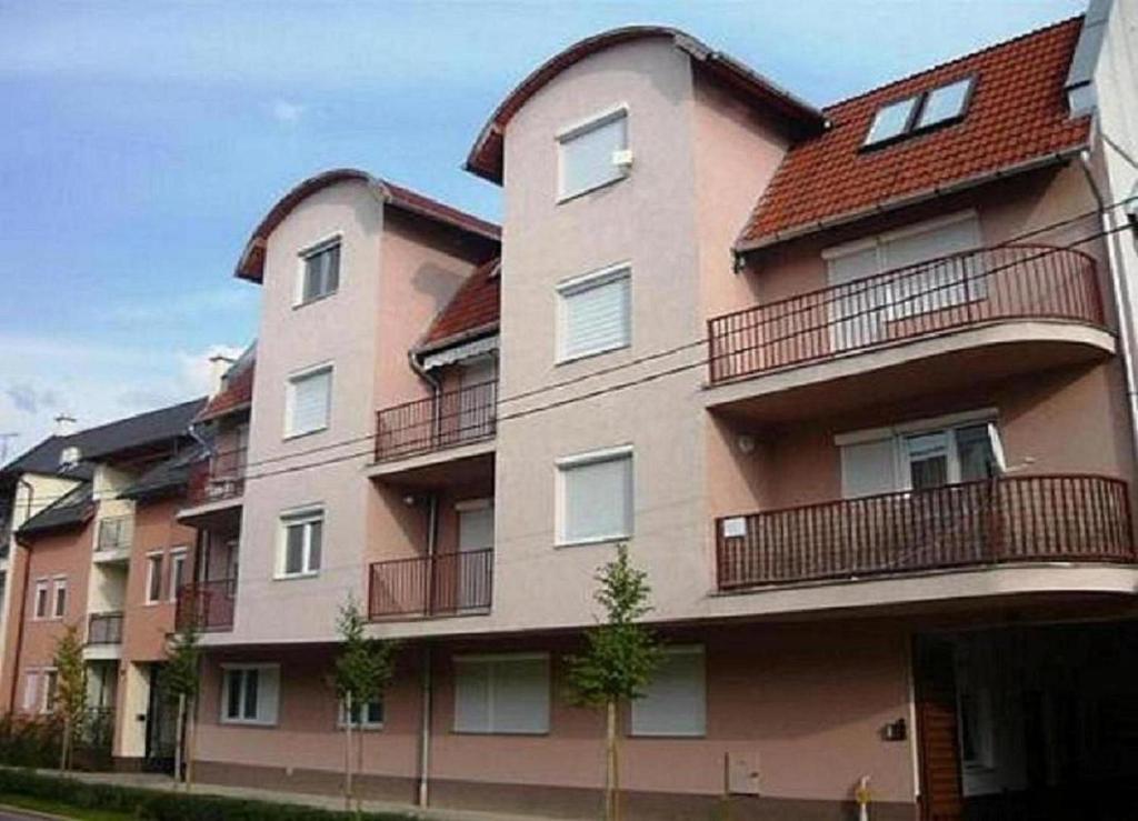 Margit Apartman Apartment Hajduszoboszlo Ngoại thất bức ảnh